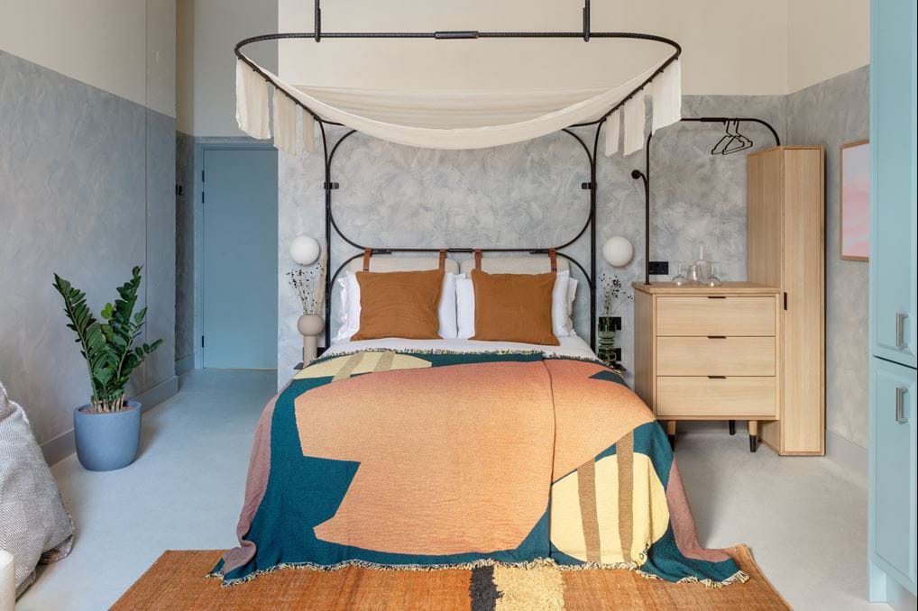 <p>Prices <a href="/en/london/bermonds-locke/living">from £199.16 per night</a>.</p>