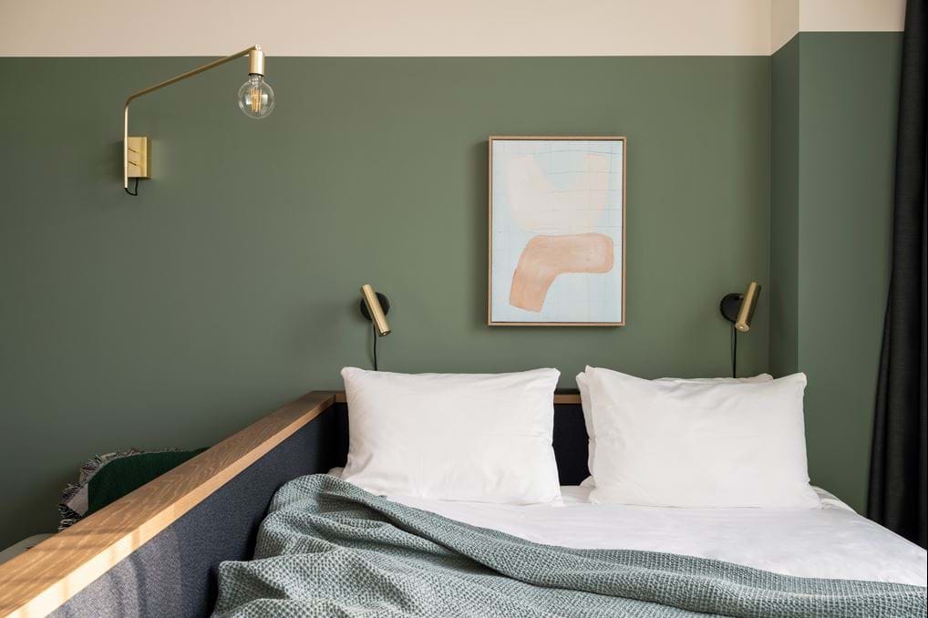 <p><a href="/en/munich/wunderlocke/living/micro-studio" id="isPasted">Prices from €85,98 per night</a>.</p>